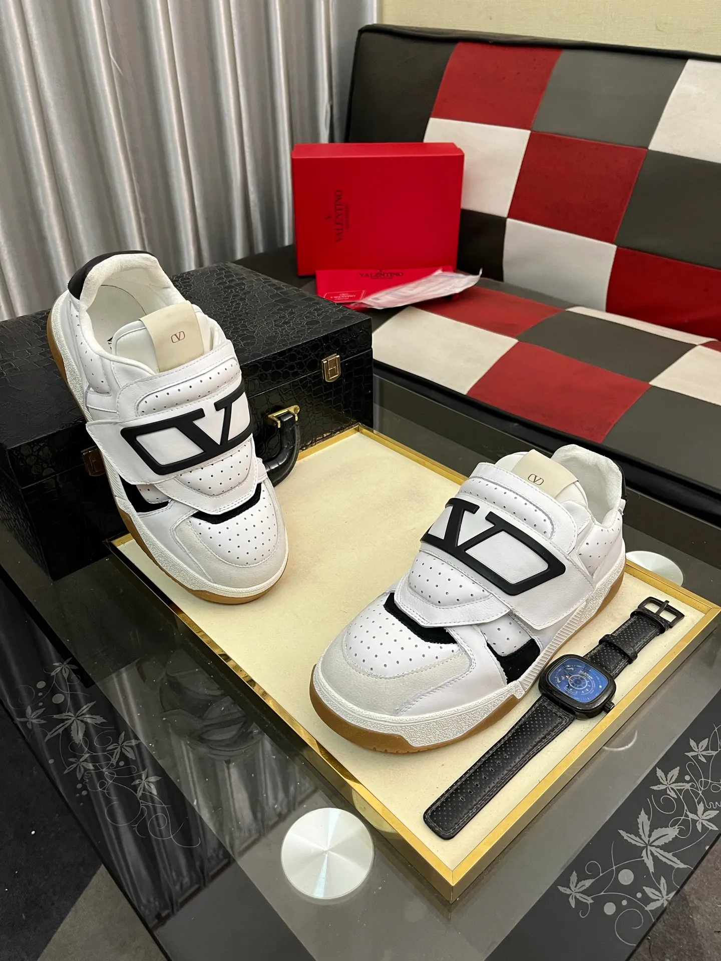Men's shoes 💰540⌚️⌚️ VALENTINO Valentino's 2025 SS spring and summer new hot casual sports shoes, imported elastic cloth upper ➕The heel is Warren's exclusive rivet shape. The whole is very representative, the combination outsole is really easy to wear and very comfortable on the foot~, classic, comfortable and versatile! Size: 38-443️⃣Colors available